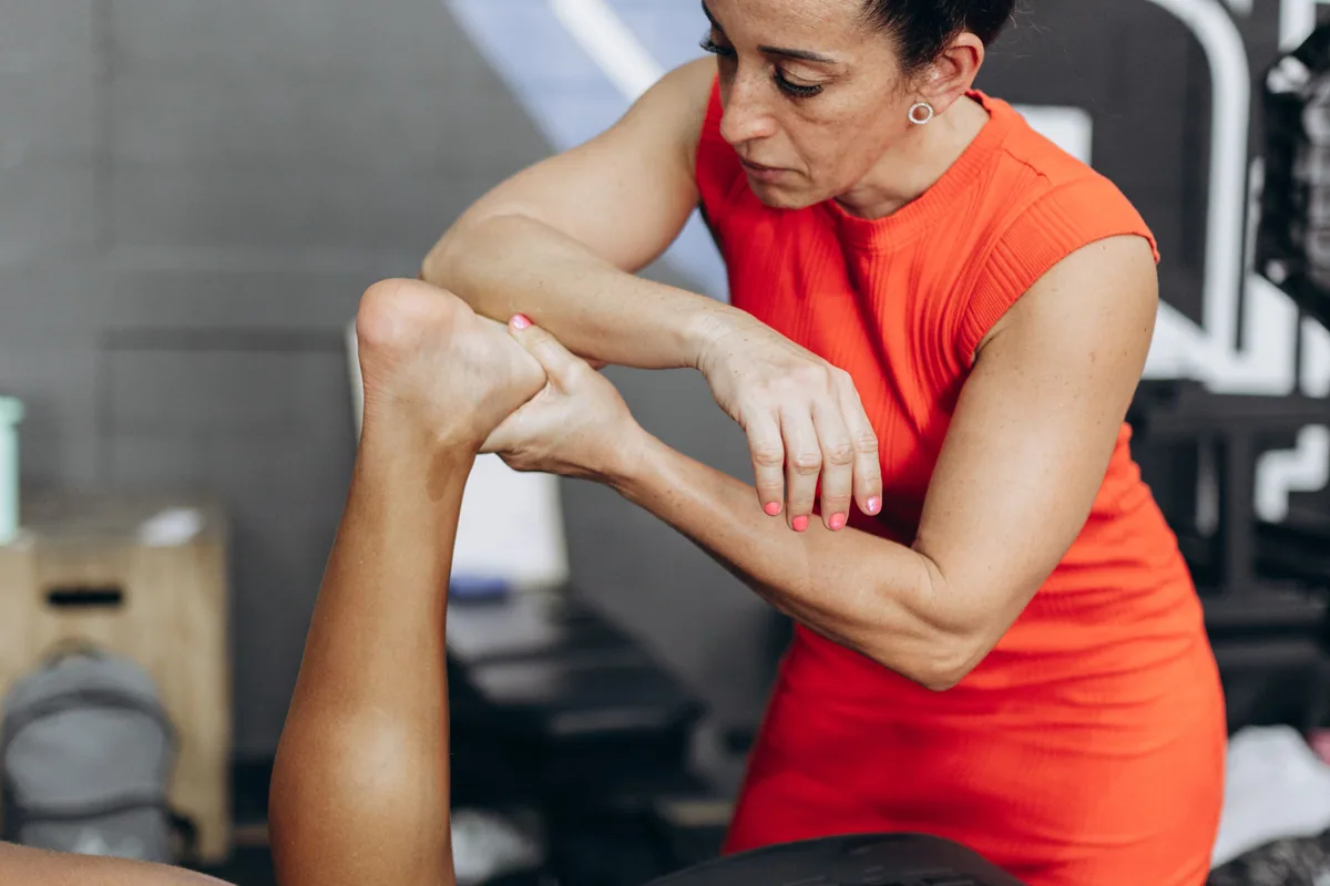 Massage van het been bij herstel